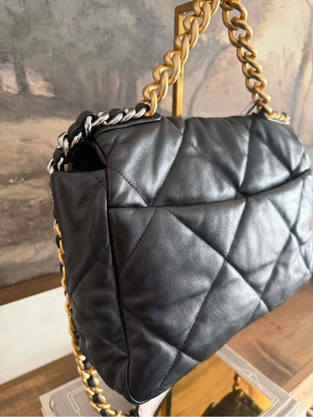 Chanel 19 Medium - Picture 10 of 15